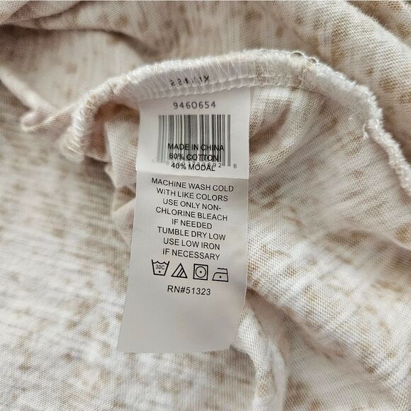 Vince Camuto Beige and Cream Snake Skin Short Sleeve Shirt Size 3X - Picture 8 of 9